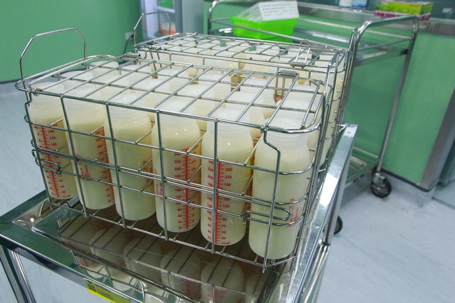 "Phao cứu sinh" của cặp sinh non chỉ nặng 900g- Ảnh 5.