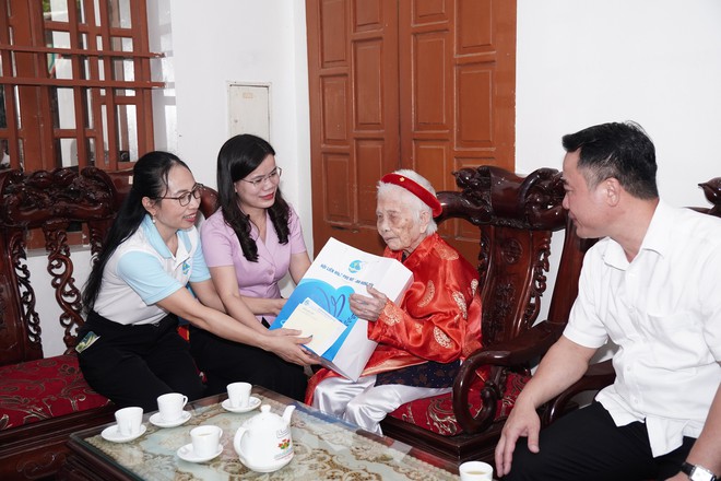 Số hóa nghĩa trang liệt sĩ: Cách tri ân của phụ nữ Hưng Yên trong thời đại số - Ảnh 4.