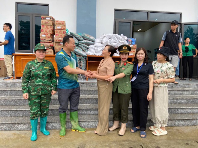 Hội LHPN Lai Châu hỗ trợ hội viên, nhân dân xã Mường Than khắc phục hậu quả lũ quét, sạt lở đất- Ảnh 2.