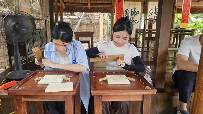 Làm mới hành trình bảo tồn và lan tỏa giá trị nghề truyền thống- Ảnh 4.