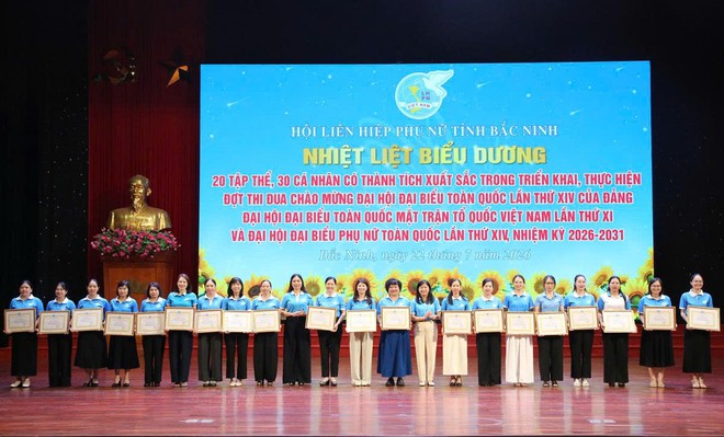 Lãnh đạo tỉnh Bắc Ninh đối thoại với hơn 300 cán bộ, hội viên phụ nữ - Ảnh 7.
