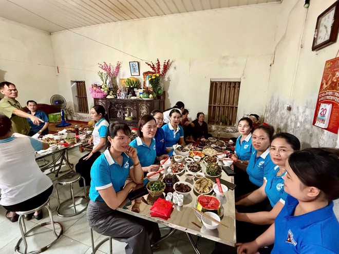 Ấm áp hành trình tri ân của cán bộ, hội viên phụ nữ Thủ đô - Ảnh 3.