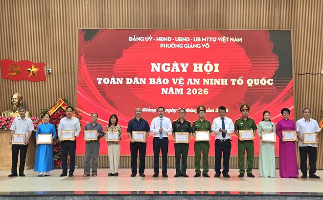 Phong trào “Toàn dân bảo vệ an ninh Tổ quốc”: Nền tảng giữ bình yên từ cơ sở, xây dựng đô thị đáng sống - Ảnh 2.