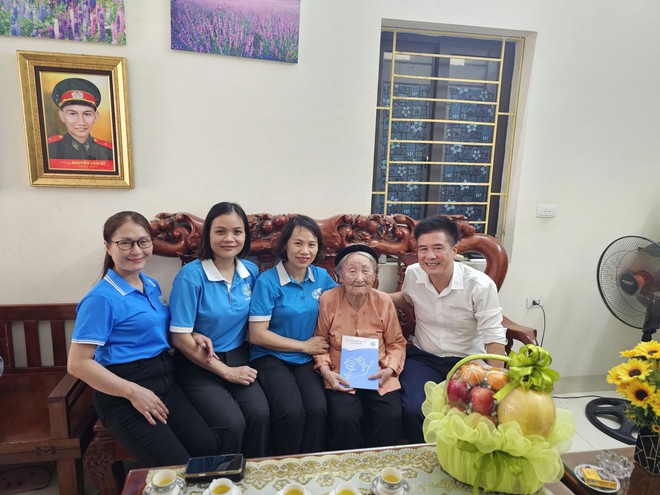 Ấm áp hành trình tri ân của cán bộ, hội viên phụ nữ Thủ đô - Ảnh 5.