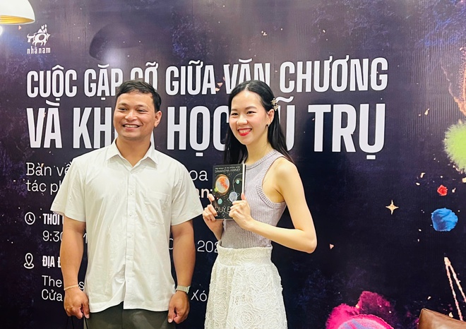 Bàn về chất thơ và khoa học trong tác phẩm "Quỹ đạo" đoạt giải Booker- Ảnh 1.