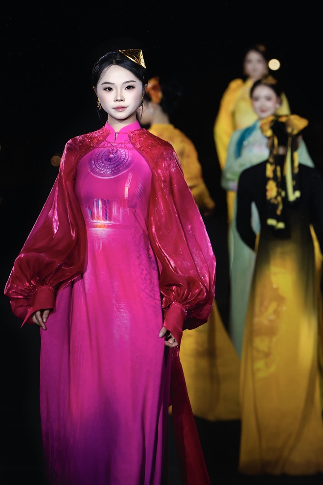 Kể chuyện TPHCM qua tà áo dài tại Cố đô Huế- Ảnh 2.