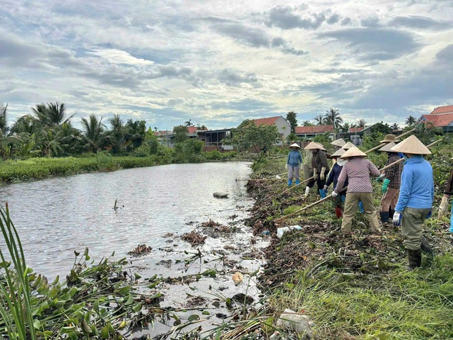Phụ nữ Quảng Ninh kịp thời sẻ chia, hỗ trợ người dân sau bão số 1- Ảnh 2.