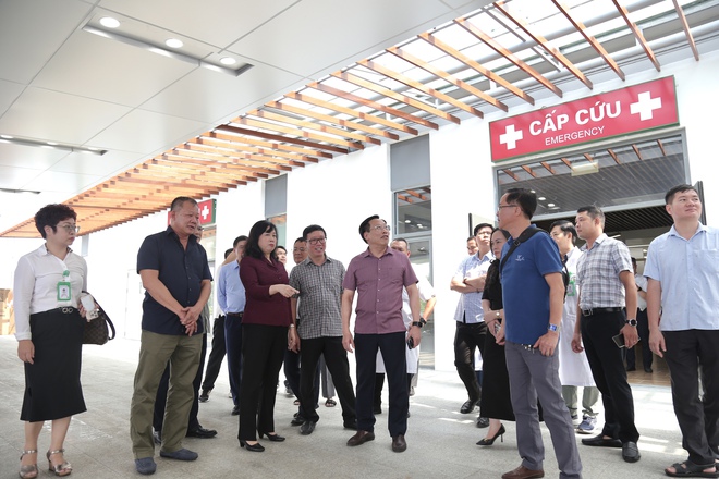 Bộ trưởng Y tế kiểm tra công tác chuẩn bị tại Bệnh viện Hữu nghị Việt Đức cơ sở Ninh Bình- Ảnh 2.