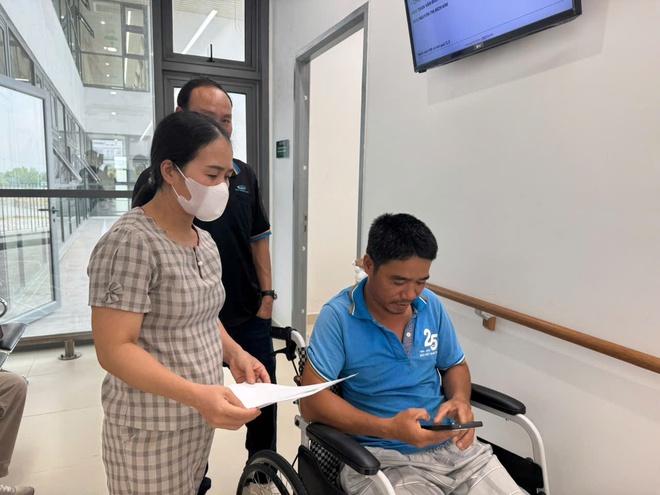 Đông đảo người dân đến khám tại Bệnh viện Hữu nghị Việt Đức cơ sở Ninh Bình - Ảnh 2.