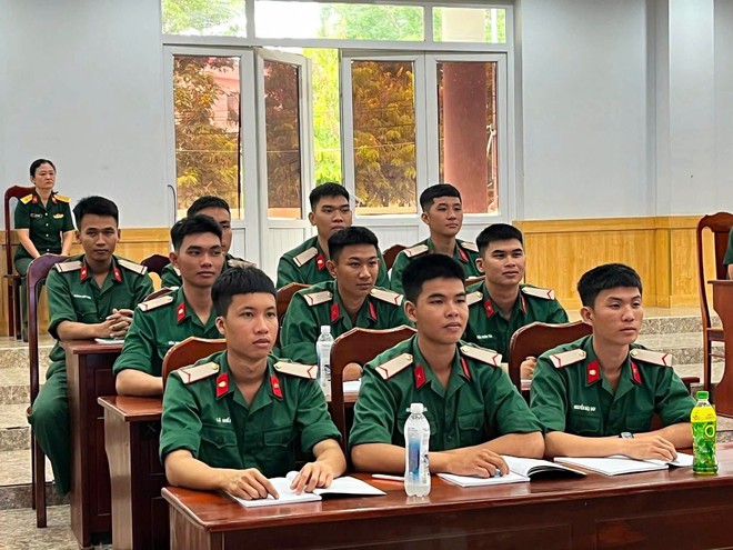 Khánh Hòa: Truyền thông phòng, chống tác hại của thuốc lá đến cán bộ, chiến sĩ- Ảnh 4.