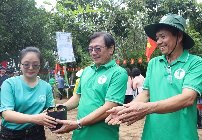 Hội LHPN TPHCM trao tặng 25.000 cây xanh cho Trường Sa - Ảnh 13.