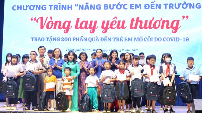 Hội LHPN TPHCM tiếp sức cho trẻ khó khăn trước thềm năm học mới- Ảnh 5.