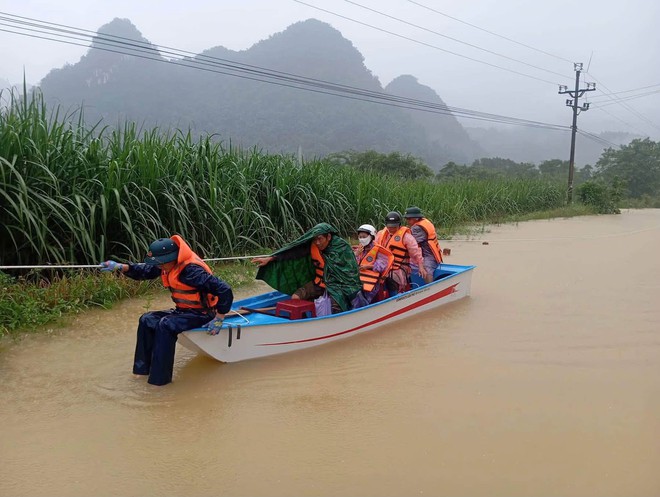 Cao Bằng: Bộ chỉ huy Quân sự huy động lực lượng khắc phục hậu quả mưa bão - Ảnh 2.