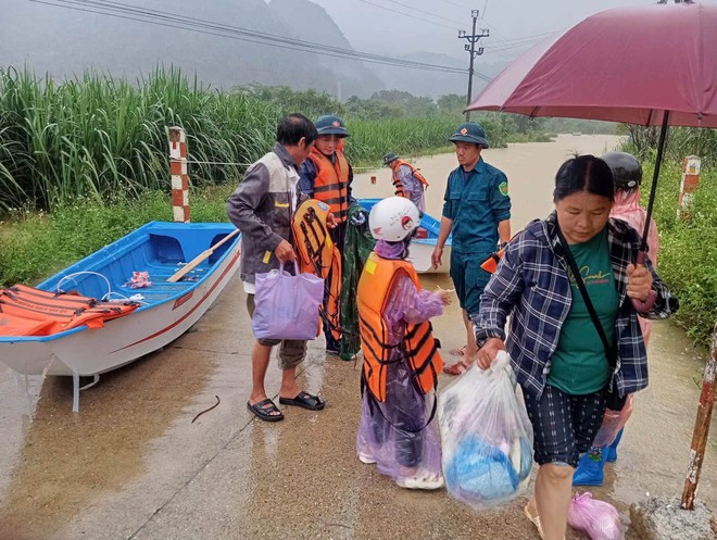 Cao Bằng: Bộ chỉ huy Quân sự huy động lực lượng khắc phục hậu quả mưa bão - Ảnh 3.