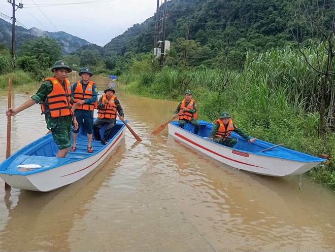 Cao Bằng: Bộ chỉ huy Quân sự huy động lực lượng khắc phục hậu quả mưa bão - Ảnh 1.