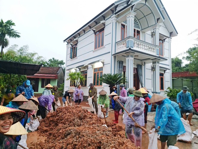 Phụ nữ Bắc Ninh góp sức khắc phục hậu quả mưa lũ- Ảnh 4.