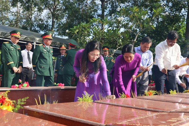 Cần Thơ: Xúc động lễ truy điệu, an táng 38 hài cốt liệt sĩ  - Ảnh 5.