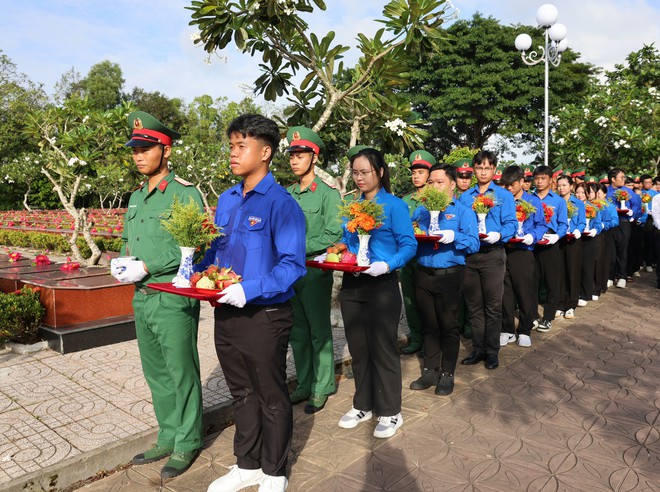 Cần Thơ: Xúc động lễ truy điệu, an táng 38 hài cốt liệt sĩ  - Ảnh 3.