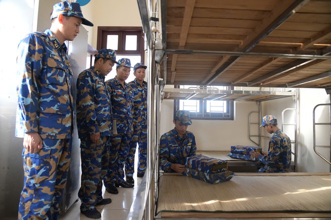Tiếp nhận, kịp thời cứu chữa 32 ngư dân bị chìm tàu trên quần đảo Trường Sa- Ảnh 6.
