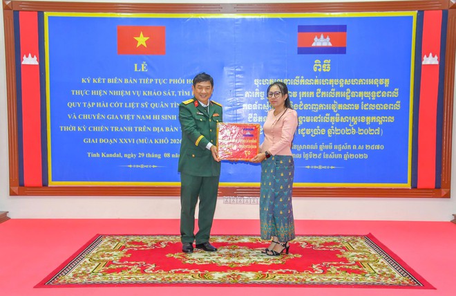 Quân khu 9 ký kết phối hợp tìm kiếm, quy tập hài cốt liệt sĩ quân tình nguyện Việt Nam tại Campuchia- Ảnh 3.