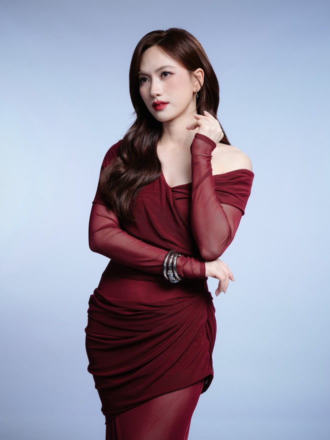 Viết lại định kiến "Phụ nữ hơn nhau ở tấm chồng" - Diễn viên Phương Anh Đào: Mỗi người phụ nữ có một cách riêng để "nở hoa"- Ảnh 1.