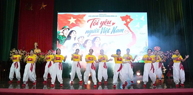 Phụ nữ Bắc Ninh góp phần tạo không khí đoàn kết, vui tươi ở các khu dân cư mừng ngày Quốc khánh- Ảnh 1.