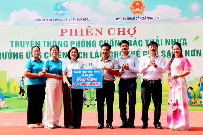 Phụ nữ Thanh Hóa thực hiện nếp sống xanh từ "Phiên chợ truyền thông phòng, chống rác thải nhựa"- Ảnh 5.