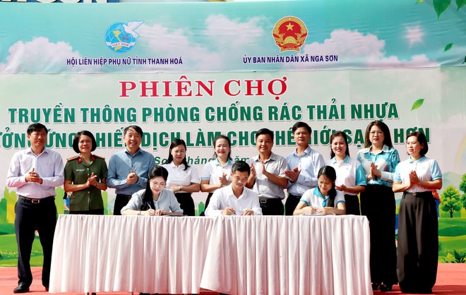 Phụ nữ Thanh Hóa thực hiện nếp sống xanh từ "Phiên chợ truyền thông phòng, chống rác thải nhựa"- Ảnh 9.