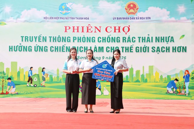 Phụ nữ Thanh Hóa thực hiện nếp sống xanh từ "Phiên chợ truyền thông phòng, chống rác thải nhựa"- Ảnh 4.