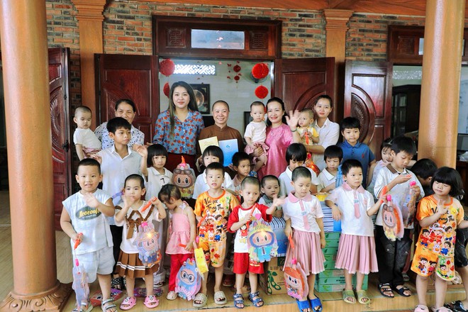 Hội LHPN tỉnh Thanh Hóa mang Trung thu ấm áp đến với trẻ em mồ côi - Ảnh 4.