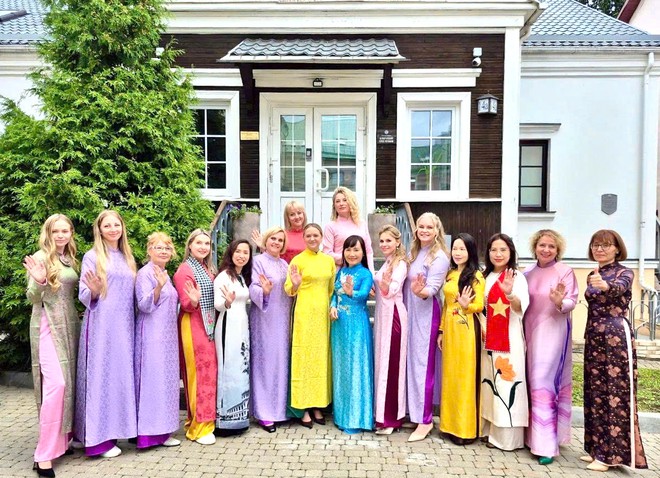 Hội LHPN TPHCM tặng áo dài cho phụ nữ Minsk (Belarus), lan toả nét đẹp văn hóa và tình hữu nghị- Ảnh 4.