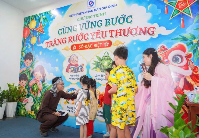 TPHCM: “Vầng trăng yêu thương” đến với bệnh nhi dịp Tết trung thu - Ảnh 2.