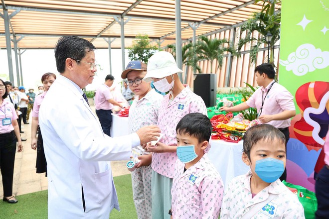 TPHCM: “Vầng trăng yêu thương” đến với bệnh nhi dịp Tết trung thu - Ảnh 4.