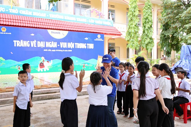 Gần 300.000 sản phẩm dinh dưỡng Vinamilk cùng trẻ em cả nước đón Trung thu - Ảnh 2.