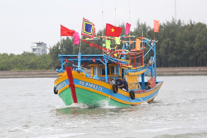 Lễ hội Nghinh Ông Cần Giờ: Giữ nếp văn hoá cổ lệ của ngư dân vùng biển phương Nam - Ảnh 4.