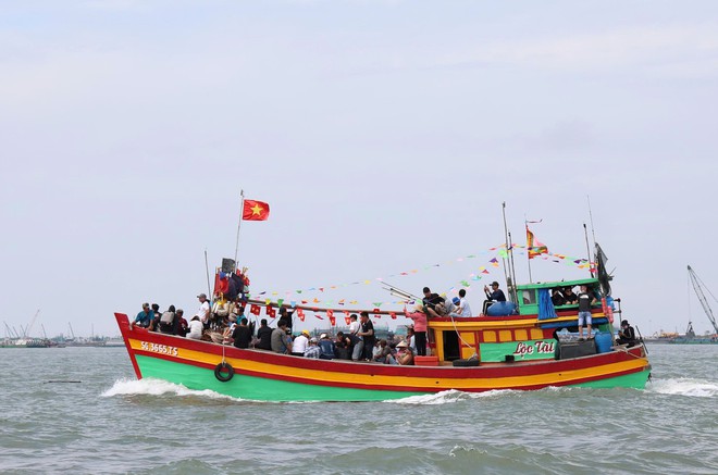 Lễ hội Nghinh Ông Cần Giờ: Giữ nếp văn hoá cổ lệ của ngư dân vùng biển phương Nam - Ảnh 3.