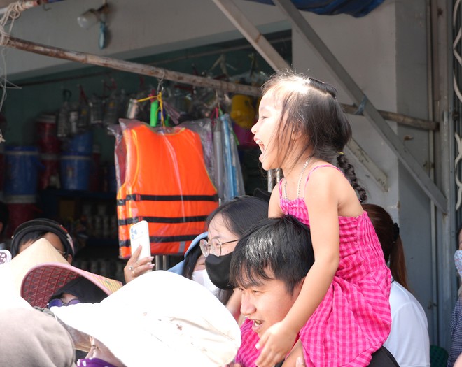 Lễ hội Nghinh Ông Cần Giờ: Giữ nếp văn hoá cổ lệ của ngư dân vùng biển phương Nam - Ảnh 11.