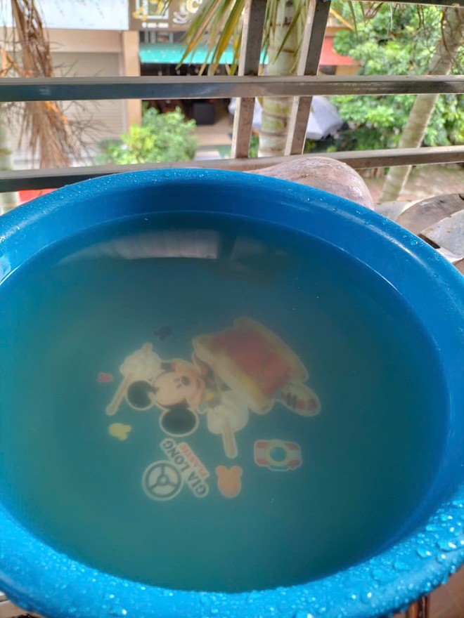 Cư dân 6 tòa chung cư ở Hà Nội phản ánh nước vàng, đục: “Bỏ tiền mua nước sạch sao phải dùng nước bẩn”- Ảnh 9.