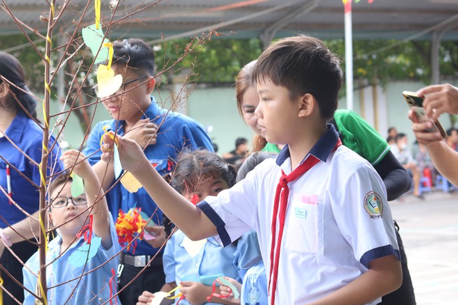 TPHCM: Sôi nổi ngày hội “Tiếp sức đến trường – Cùng em vững bước”- Ảnh 2.