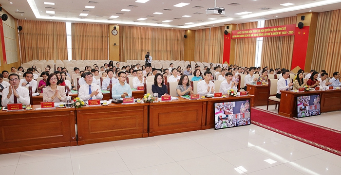 Hội LHPN Việt Nam sát cánh cùng nâng đỡ người nghèo và các đối tượng chính sách  - Ảnh 1.