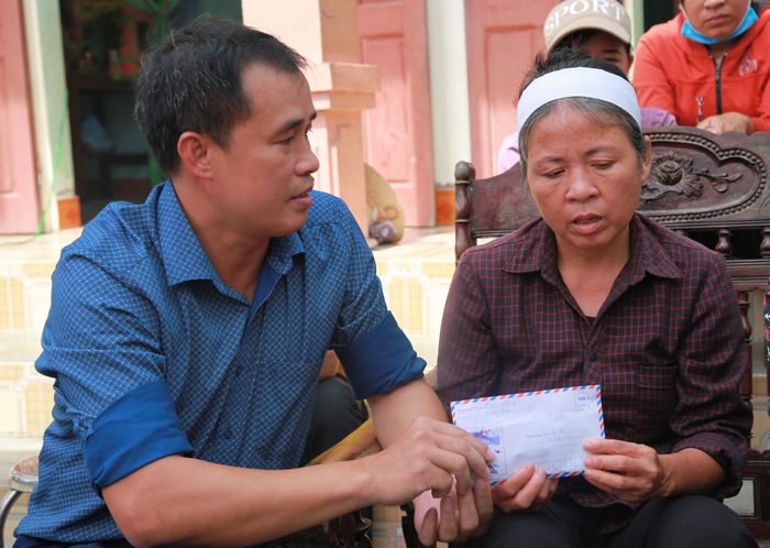 Lãnh đạo Hội LHPN Việt Nam đến thăm gia đình thành viên TYM có hoàn cảnh khó khăn - Ảnh 3.