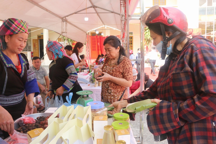 Hội LHPN tỉnh Yên Bái phối hợp tổ chức chuỗi hoạt động Ngày Phụ nữ sáng tạo khởi nghiệp - Ảnh 3.
