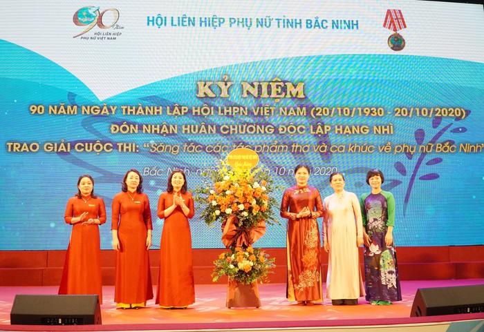 Hội LHPN tỉnh Bắc Ninh đón nhận Huân chương Độc lập hạng Nhì - Ảnh 3.