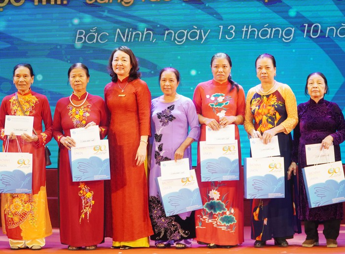 Hội LHPN tỉnh Bắc Ninh đón nhận Huân chương Độc lập hạng Nhì - Ảnh 10.