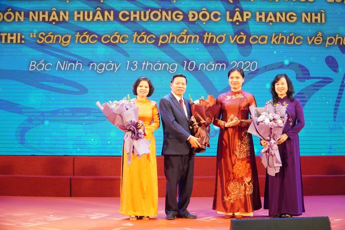 Hội LHPN tỉnh Bắc Ninh đón nhận Huân chương Độc lập hạng Nhì - Ảnh 4.