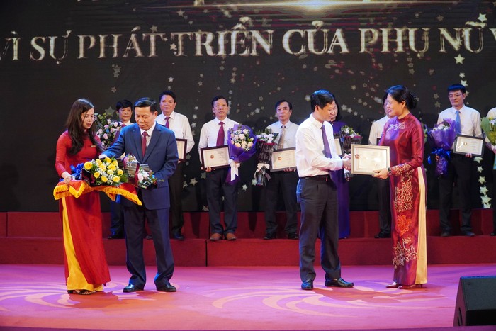 Hội LHPN tỉnh Bắc Ninh đón nhận Huân chương Độc lập hạng Nhì - Ảnh 6.