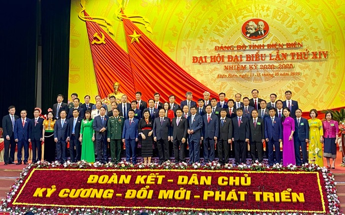 Ban Chấp hành Đảng bộ tỉnh Điện Biên khóa XIV ra mắt Đại hôi. ảnh Báo Điện biên phủ