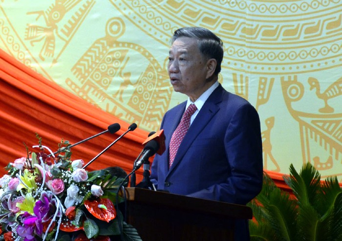 Đại tướng Tô Lâm, Ủy viên Bộ Chính trị, Bộ trưởng Bộ Công an đã đến dự và phát biểu chỉ đạo Đại hội Đảng bộ tỉnh Điện Biên. ảnh Báo điện biên phủ.