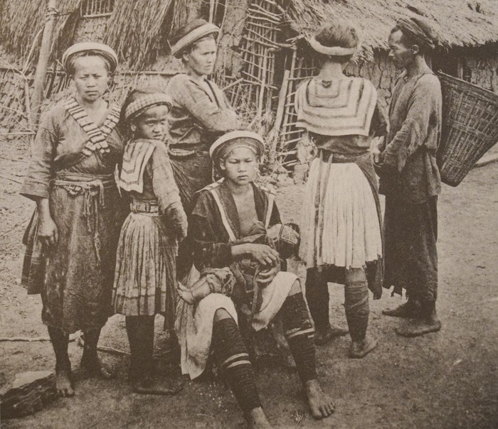 Những hình ảnh chân thực về phụ nữ dân tộc thiếu số ở Việt Nam cuối thế kỷ XIX - đầu thế kỷ XX - Ảnh 4.