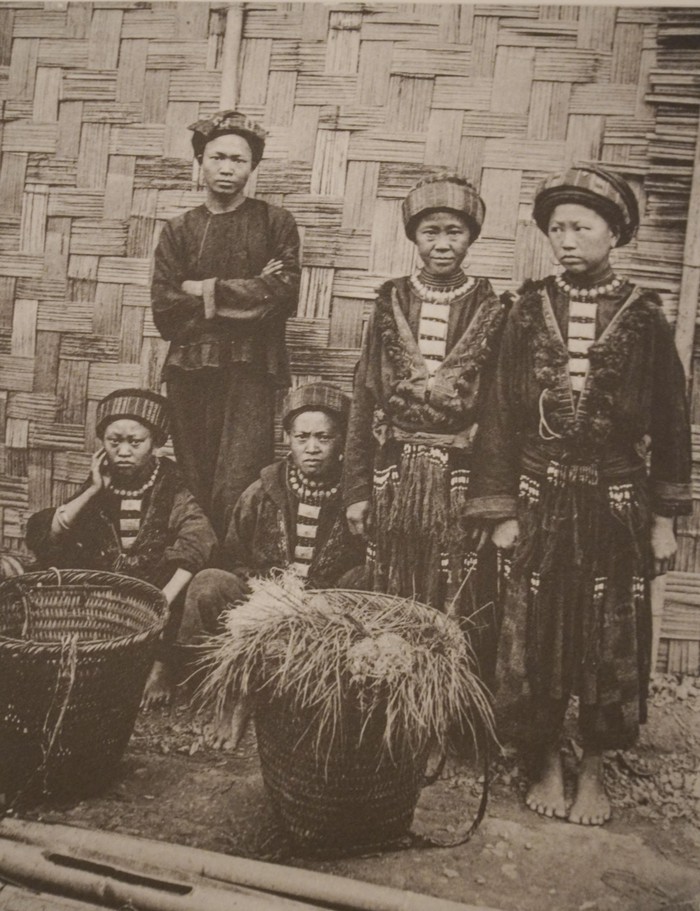 Những hình ảnh chân thực về phụ nữ dân tộc thiếu số ở Việt Nam cuối thế kỷ XIX - đầu thế kỷ XX - Ảnh 5.